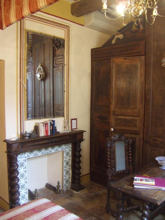 Bize De La Tour Bed & Breakfast Saint-Bonnet-du-Gard Room photo