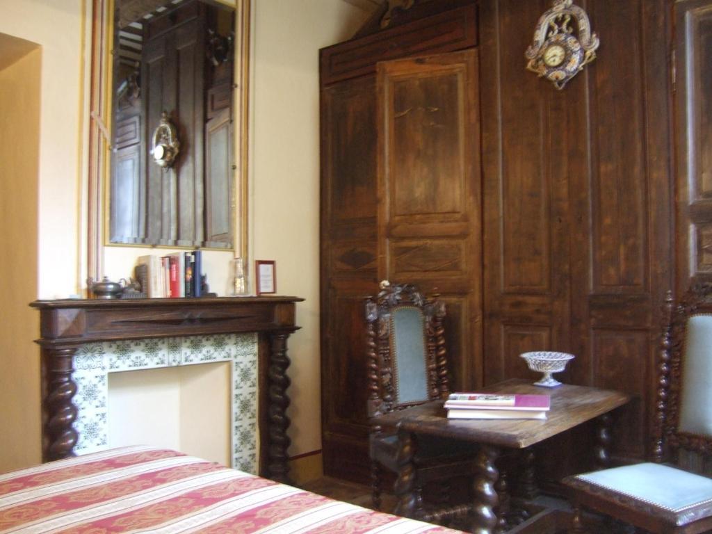 Bize De La Tour Bed & Breakfast Saint-Bonnet-du-Gard Room photo